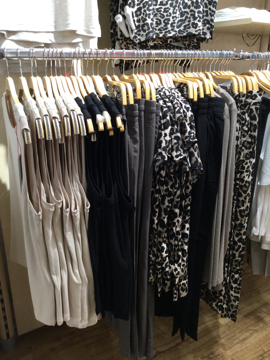 Eleganz trifft Animal-Print: Die neuen Kollektionen von Street One & CECIL