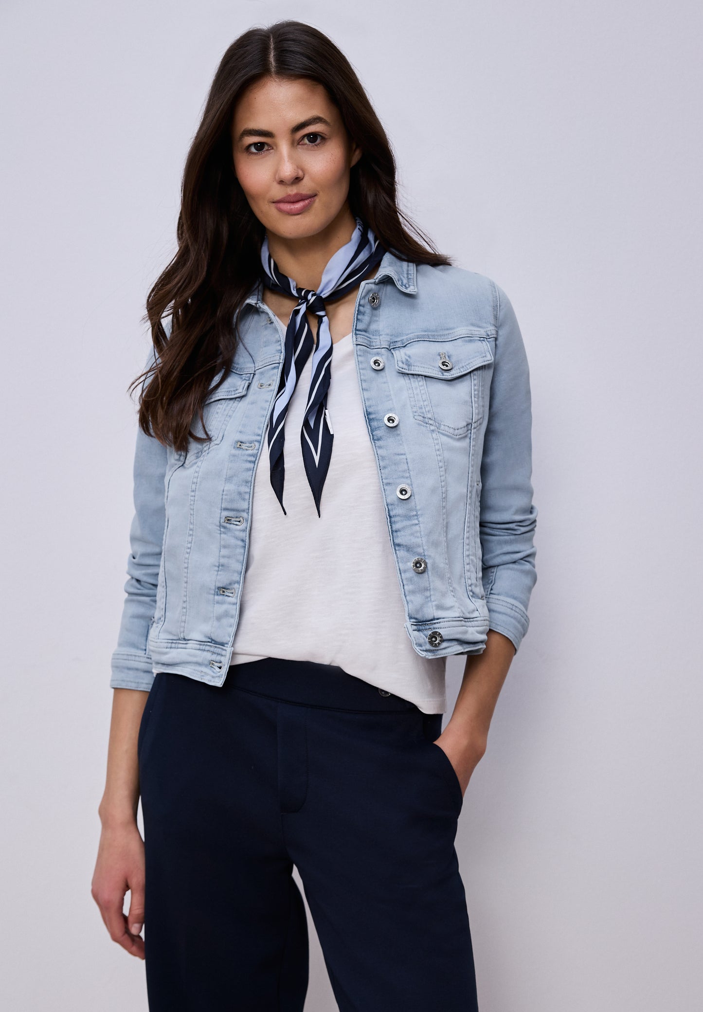 Street One - Jeansjacke mit Brusttaschen und Knöpfen - Farbe: Light blue washed