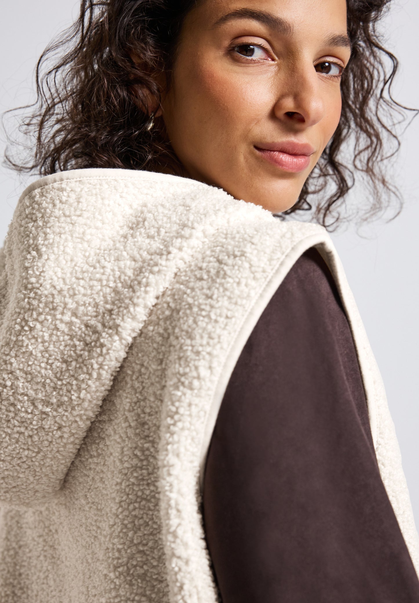 Street One Teddy-Weste mit Kapuze - Farbe: tusk cream