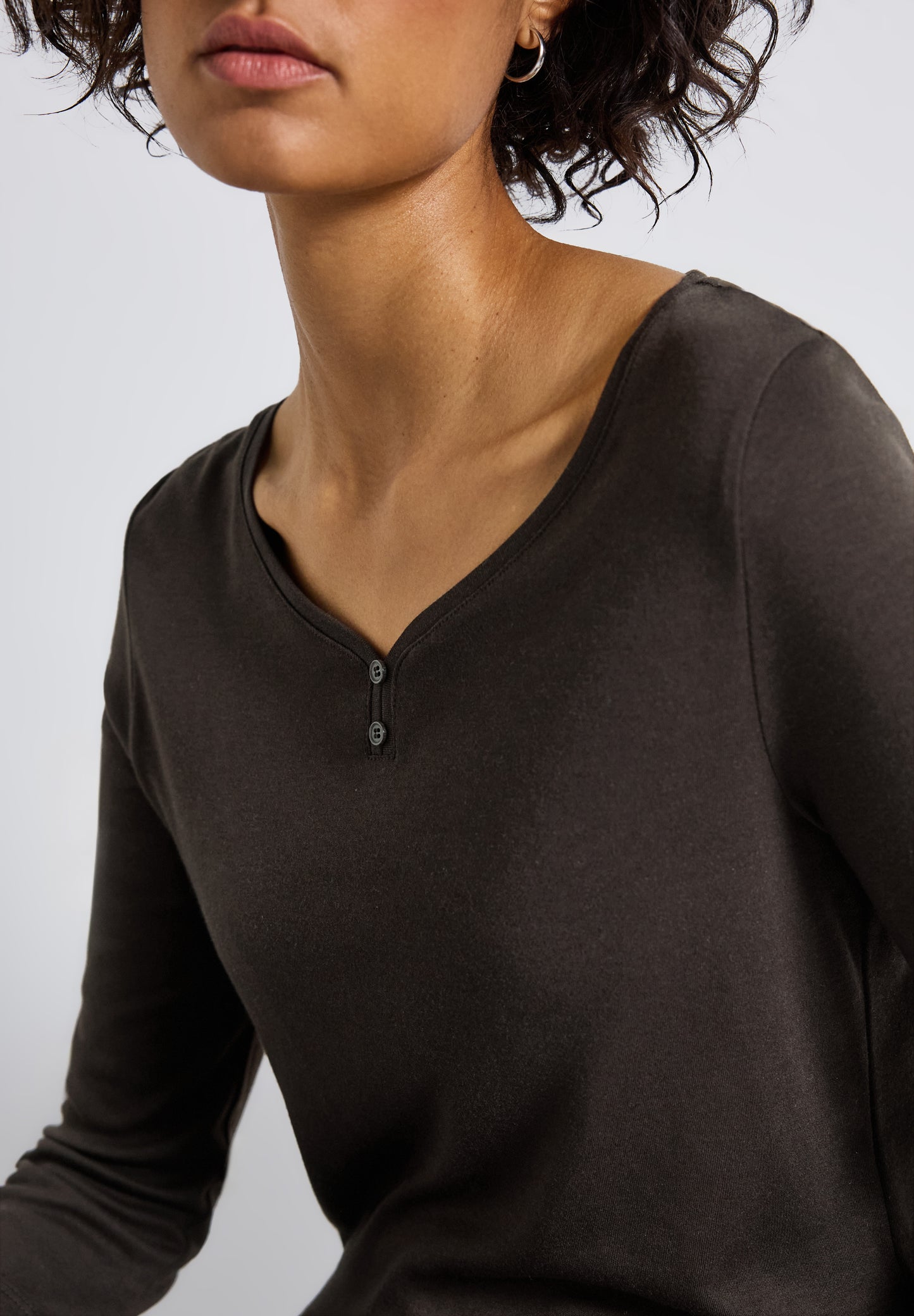 Street One Basic Shirt mit Knopfdetail - Farbe: deep roast brown