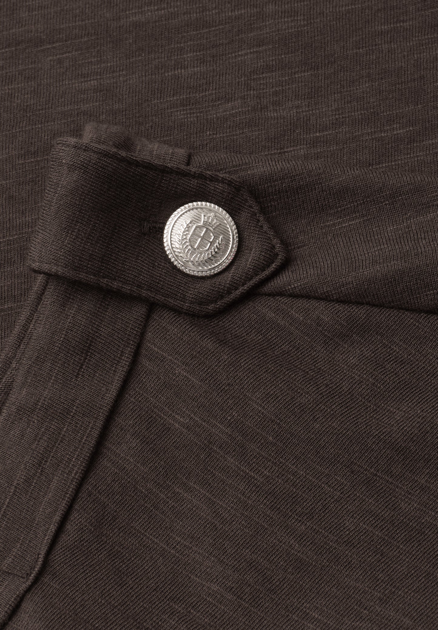 Street One - T-Shirt mit Rundhals und Knopfdetails - Farbe: espresso brown