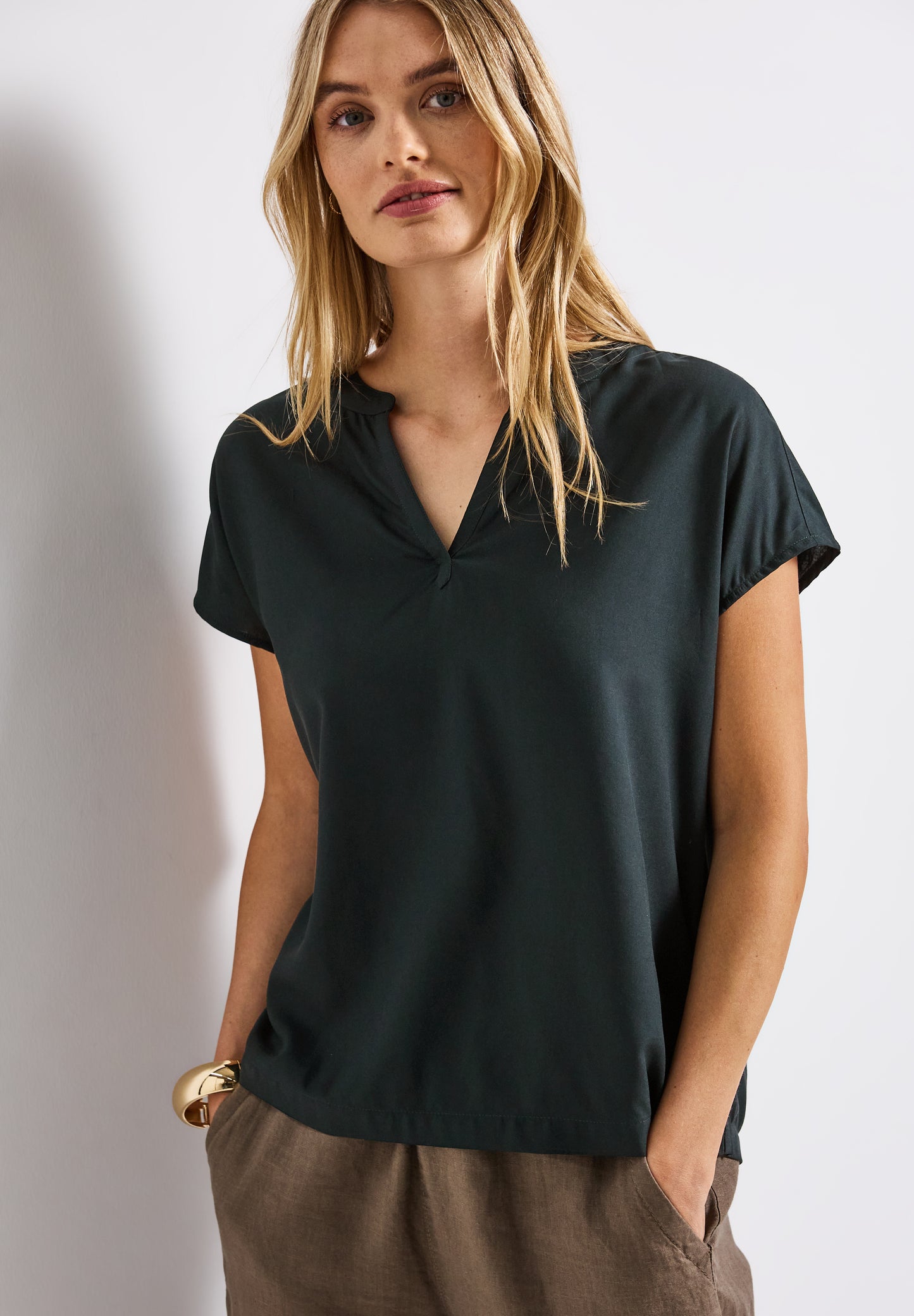 Street One Split Neck Bluse in Unifarbe - Farbe: pine grove green