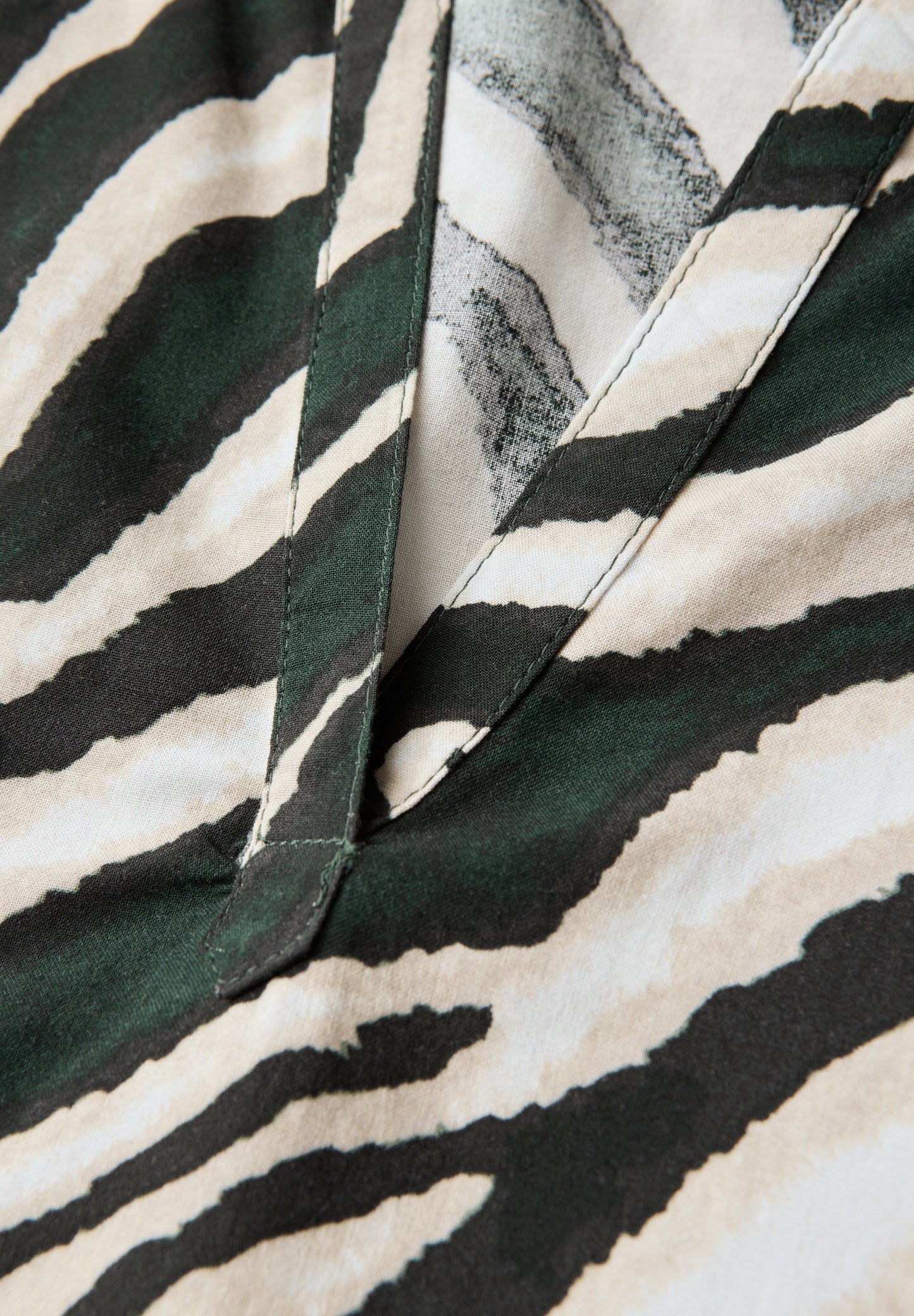 Street One Bluse mit Zebra-Muster - Farbe: pine grove green