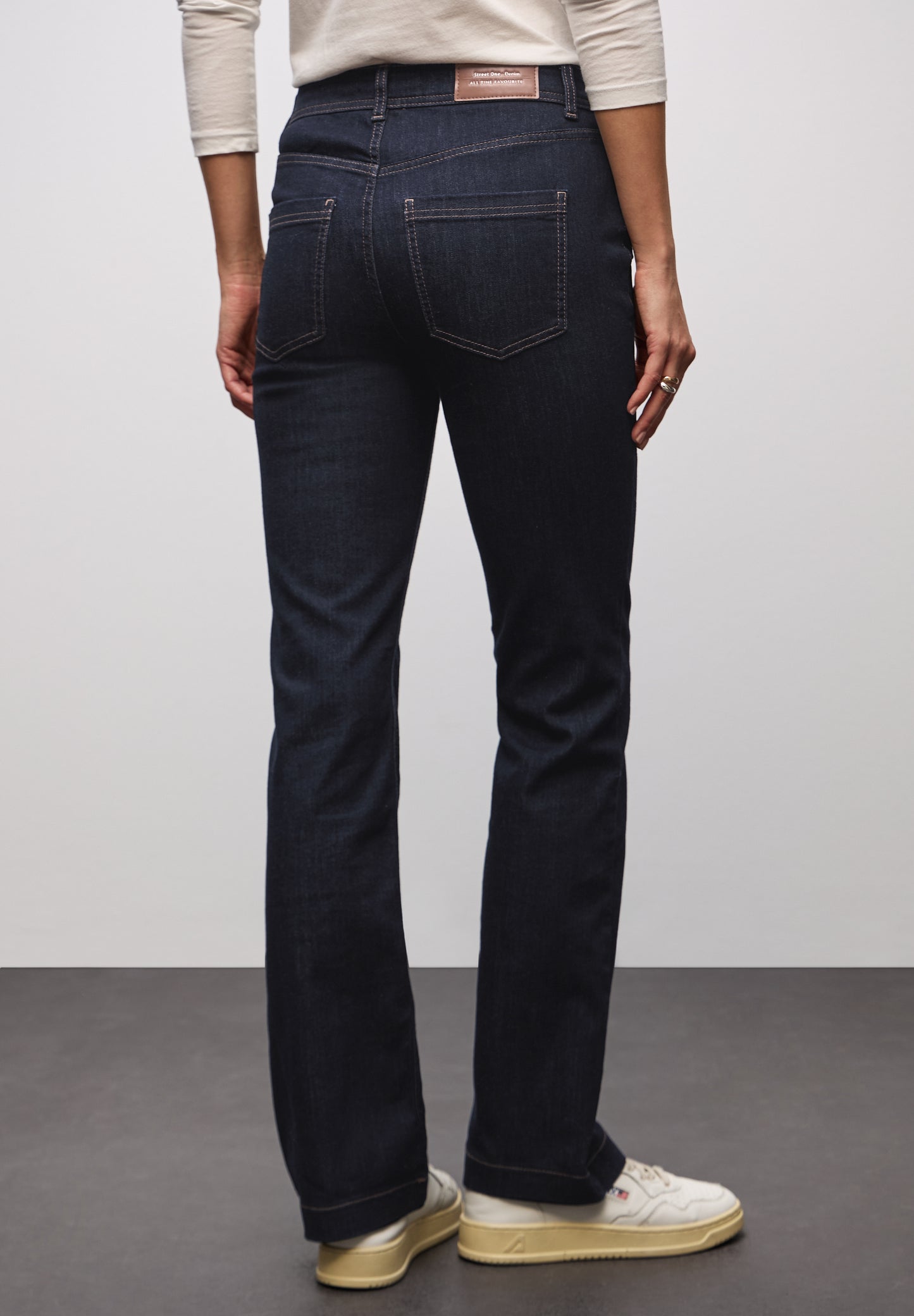 Street One Rinsed Bootcut Jeans - Farbe: rinsed dark blue
