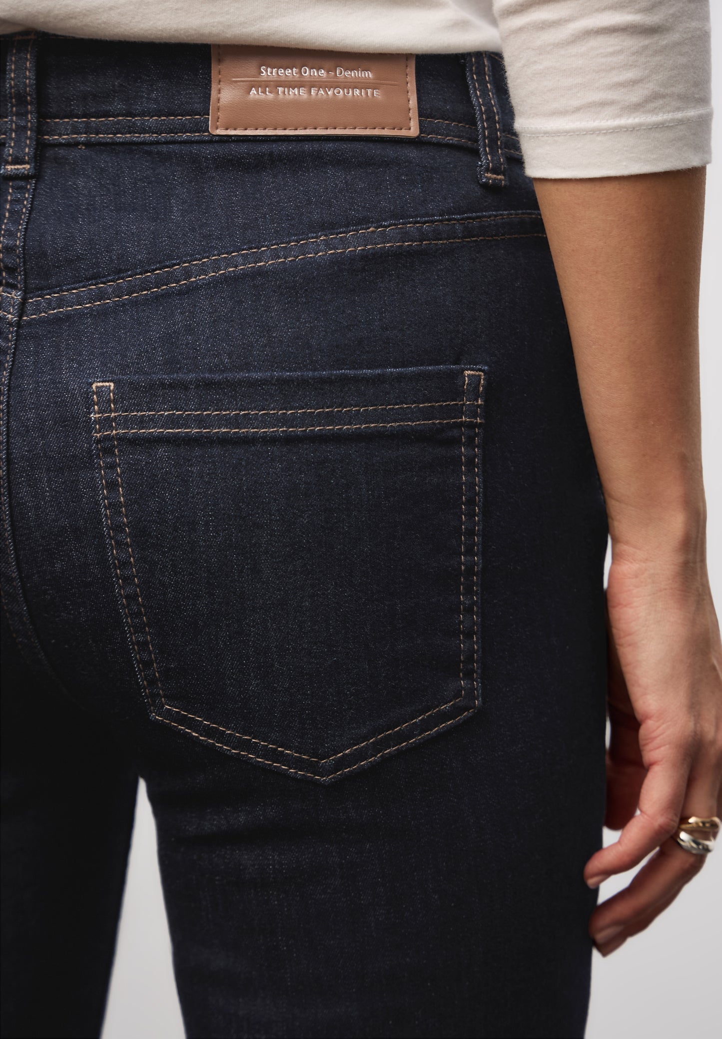 Street One Rinsed Bootcut Jeans - Farbe: rinsed dark blue