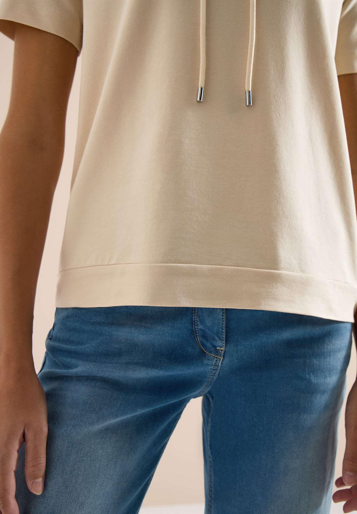 CECIL - Kurzarm Shirt mit Kapuze und Wording - Farbe: pearl beige