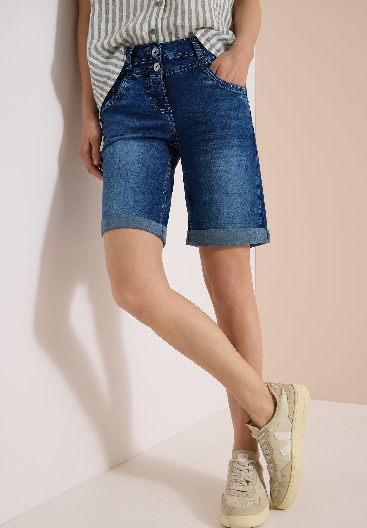 CECIL - Slim Leg Jeansshorts im Casual Fit - Farbe: mid blue used wash