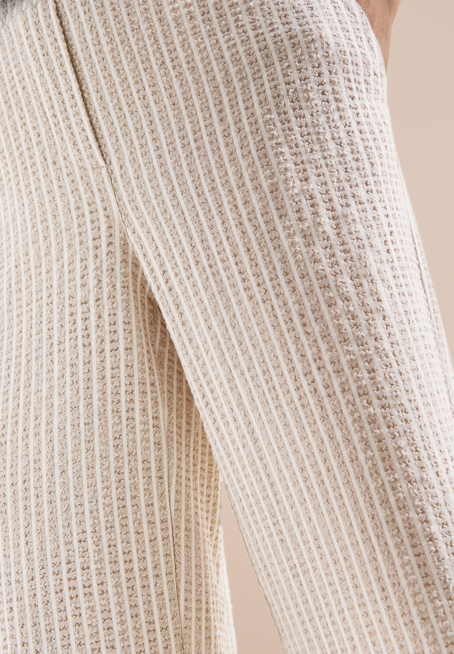CECIL - Wide Leg Hose in Seersucker-Qualität - Farbe: grain beige