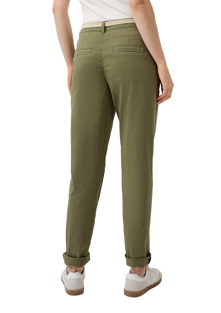 s.Oliver - Gewaschene Chino mit Gürtel - Farbe: Olivgruen