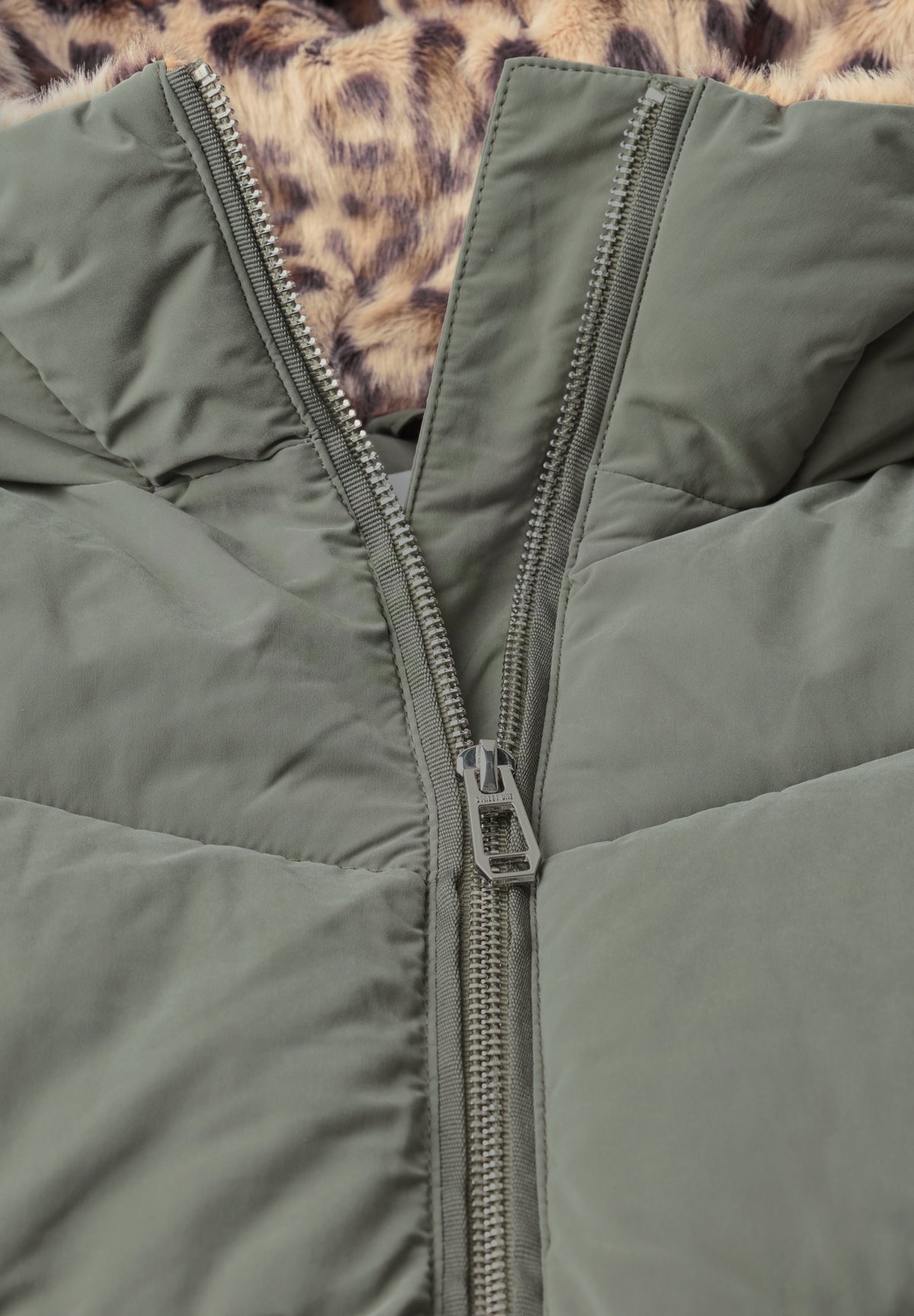 Street One Damen Gefütterter Parka mit Leo-Fake-Fur - Dunkelgrün Somber Green
