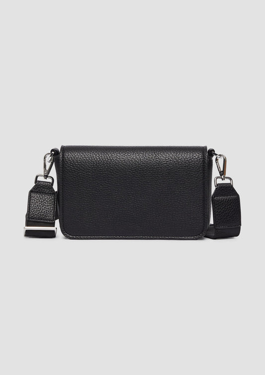 s.Oliver - Crossbody-Bag aus Lederimitat mit Überschlag und Logo-Schulterriemen - Farbe: Schwarz