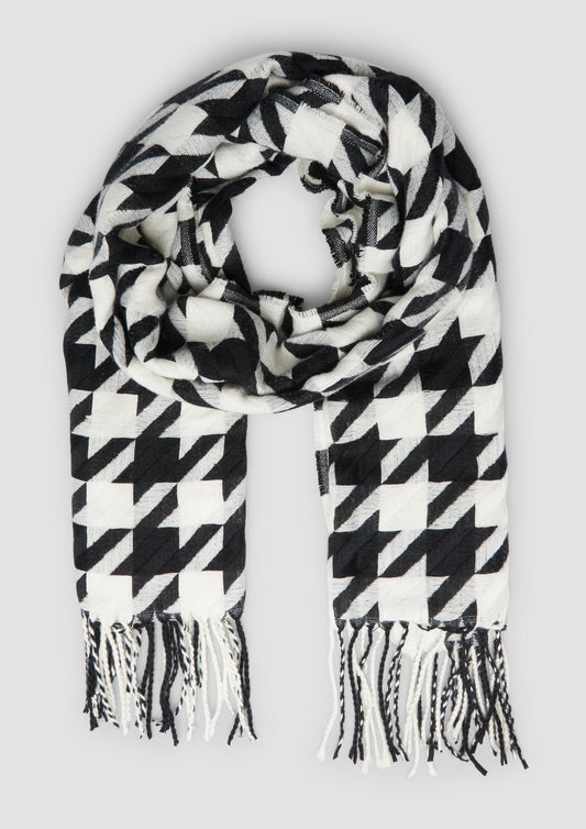 s.Oliver - Breiter Schal mit Hahnentritt-Muster und Fransen - Farbe: Schwarz