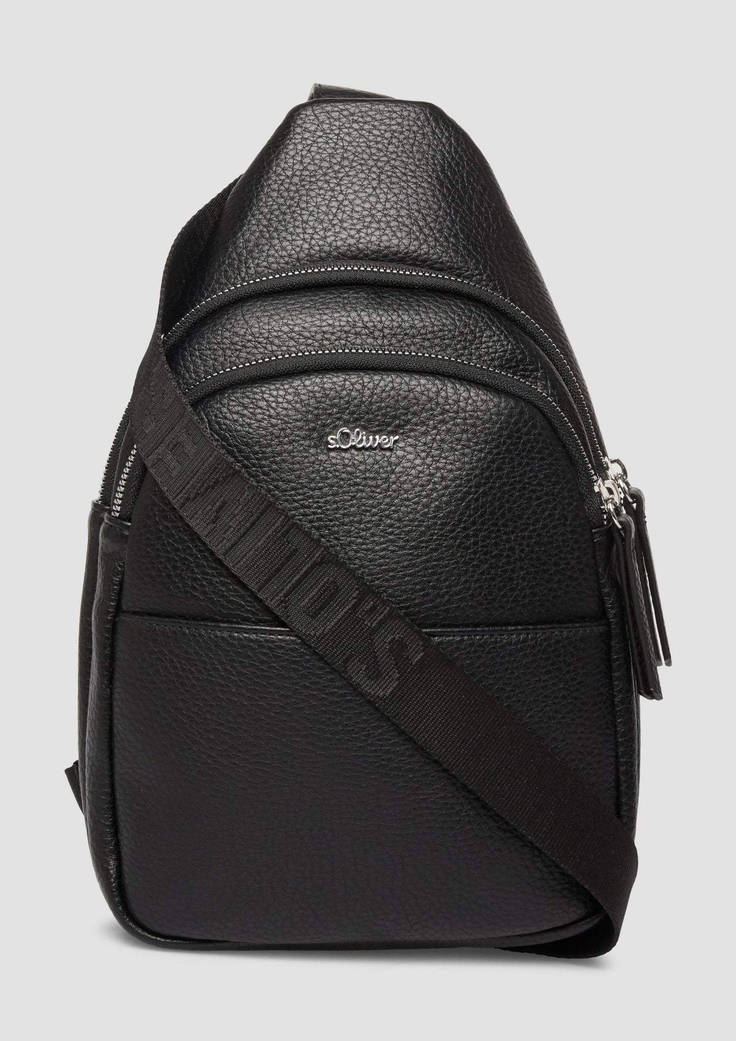 s.Oliver - Rucksack in Leder-Optik mit Logo und Reißverschluss - Farbe: Schwarz