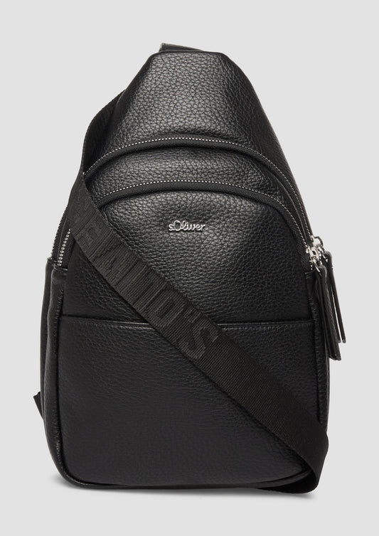 s.Oliver - Rucksack in Leder-Optik mit Logo und Reißverschluss - Farbe: Schwarz