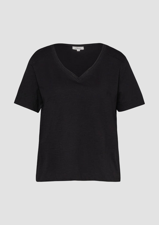 s.Oliver - Flammgarn-T-Shirt mit Ausschnitt-Detail - Farbe: Schwarz