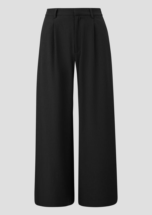 QS - Lässige Hose mit Bundfalten und weitem Bein - Farbe: Schwarz
