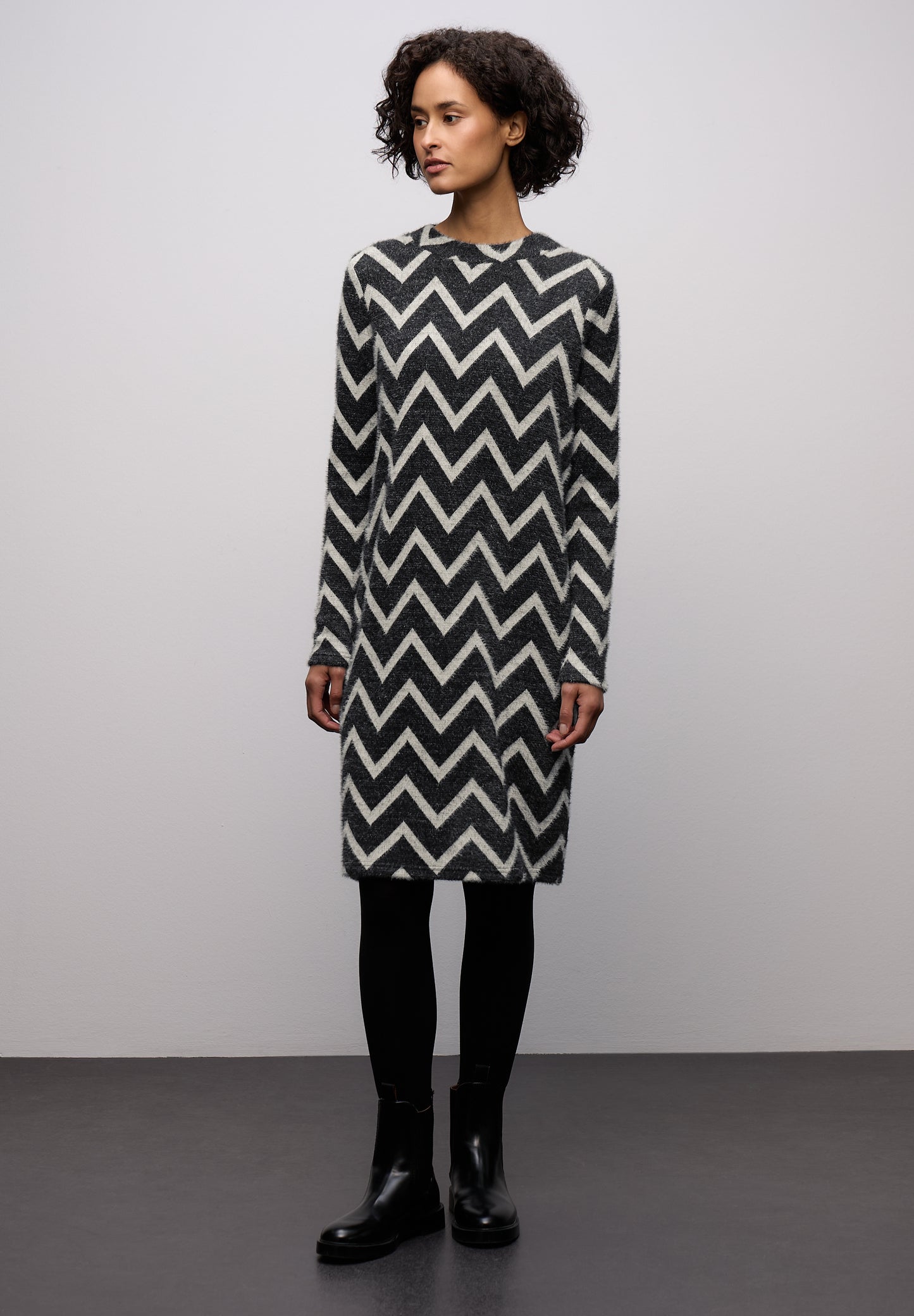 Street One - Gemustertes T-Shirtkleid - Farbe: Black