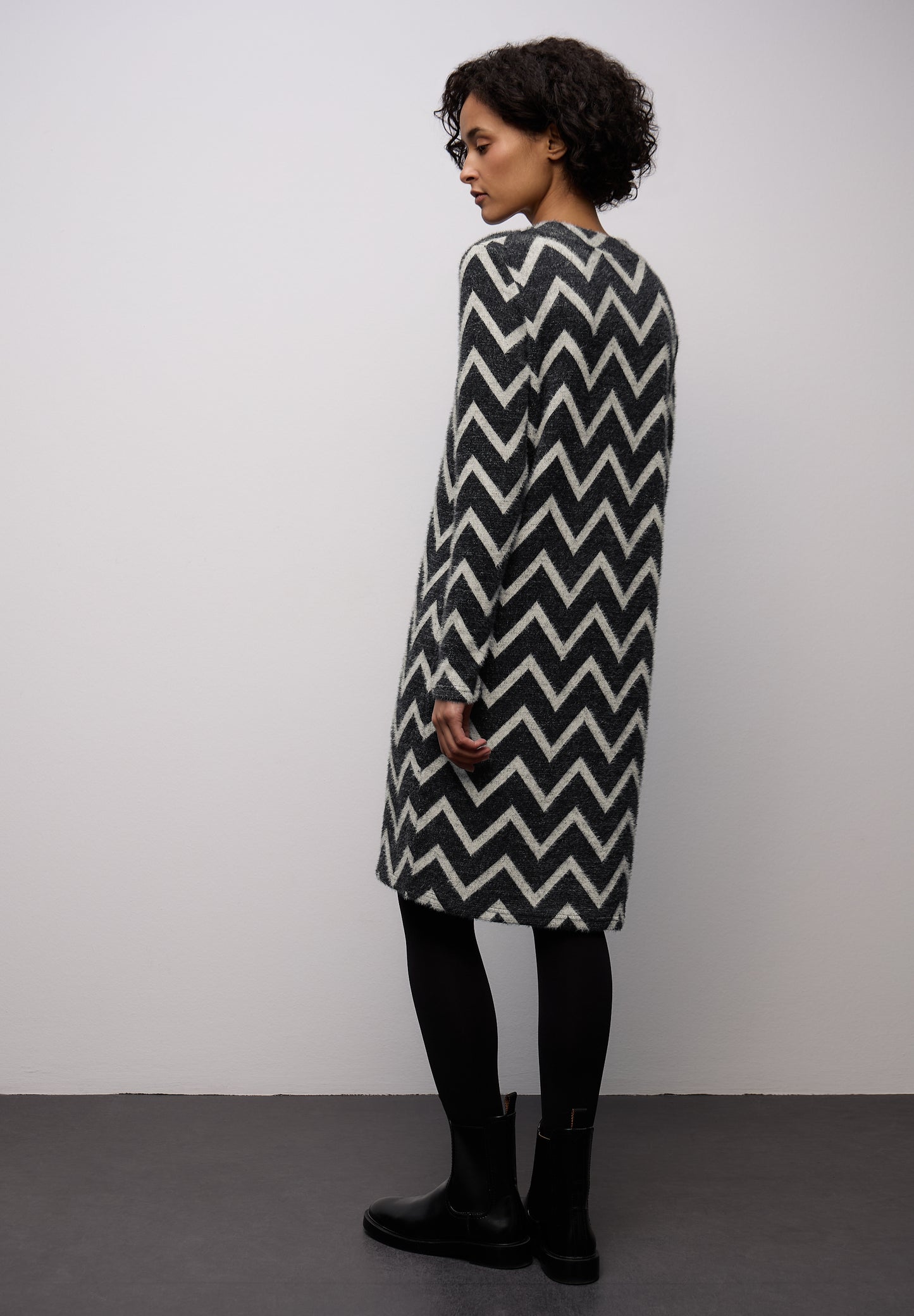 Street One - Gemustertes T-Shirtkleid - Farbe: Black