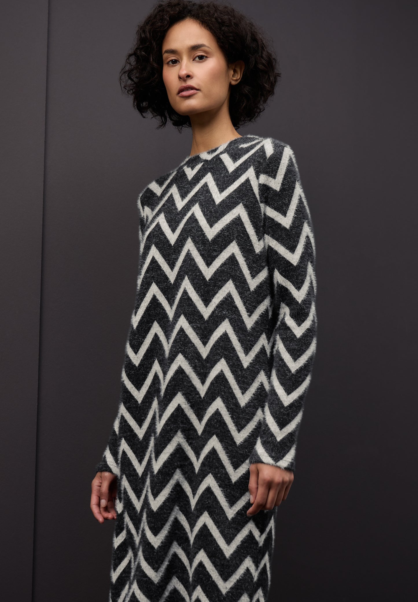 Street One - Gemustertes T-Shirtkleid - Farbe: Black