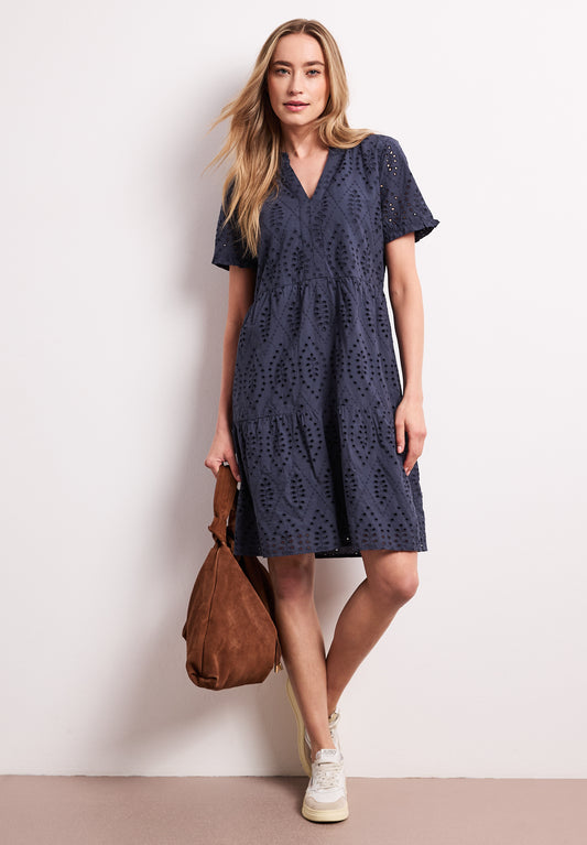 Street One - Knielanges Kleid mit Shiffleymuster - Farbe: tempest blue