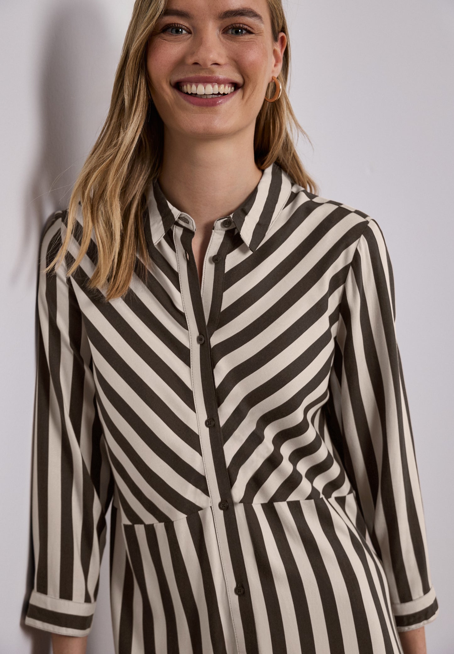 Street One - Midi-Kleid mit durchgehender Knopfleiste - Farbe: clay sand