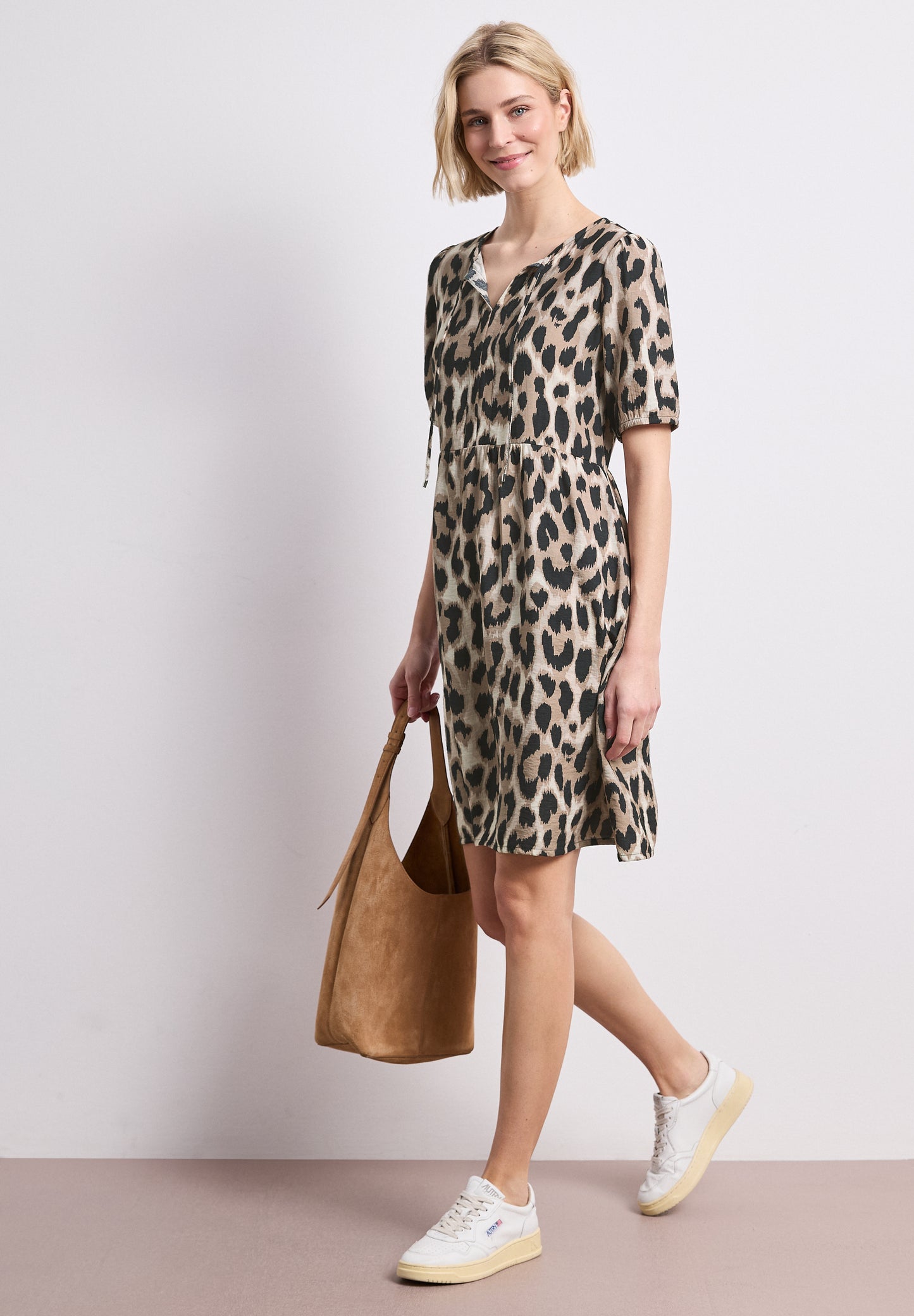 Street One - Knielanges Kleid mit Split Neck und Print - Farbe: timeless beige