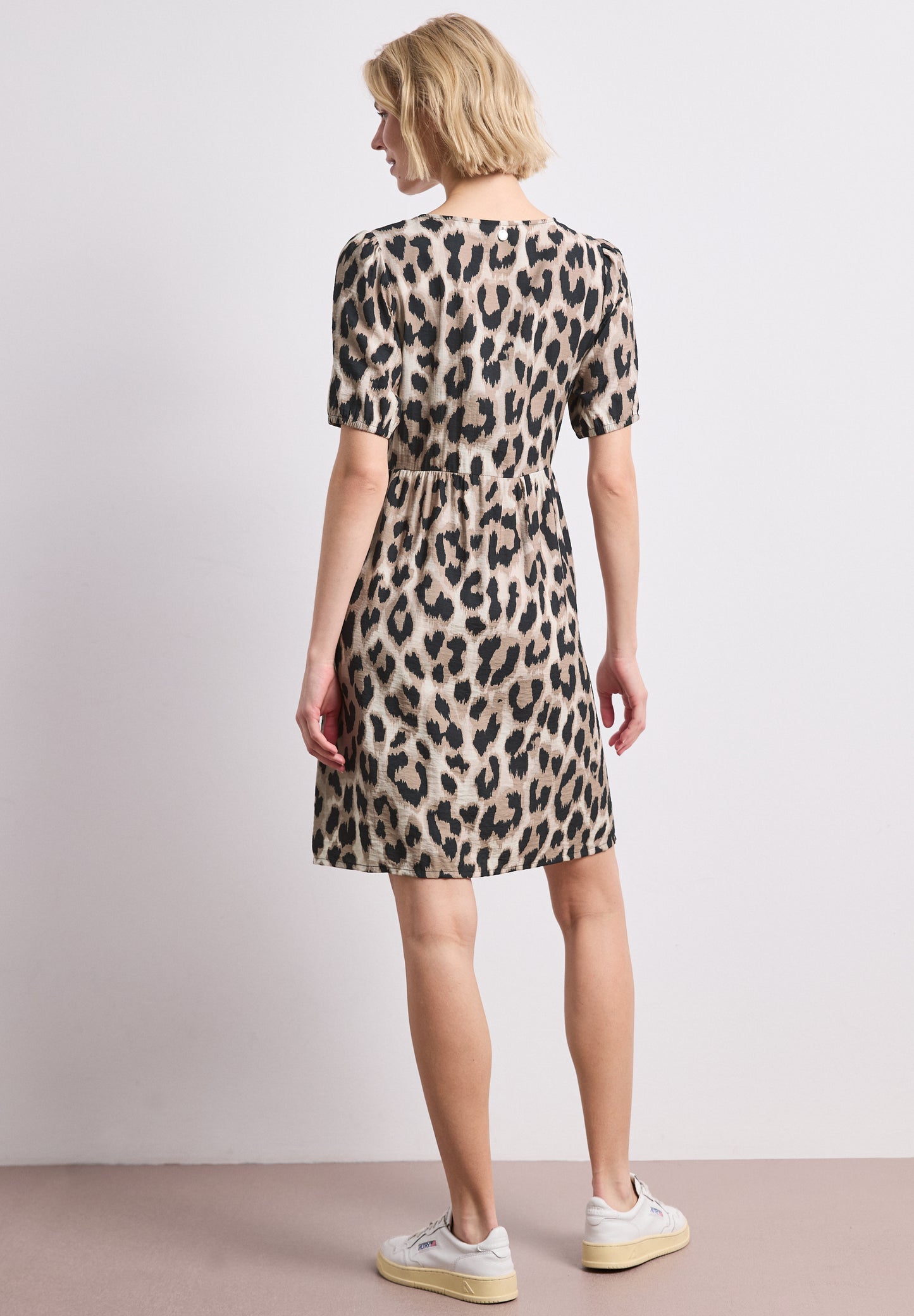Street One - Knielanges Kleid mit Split Neck und Print - Farbe: timeless beige