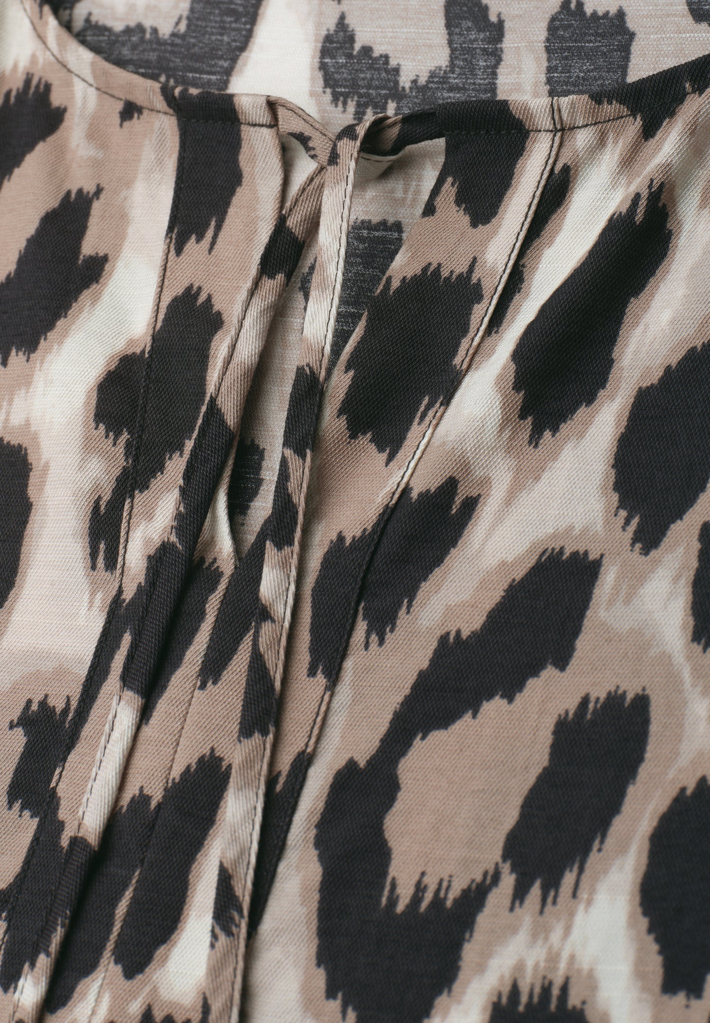 Street One - Knielanges Kleid mit Split Neck und Print - Farbe: timeless beige