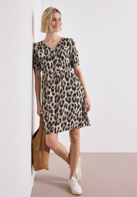 Street One - Knielanges Kleid mit Split Neck und Print - Farbe: timeless beige