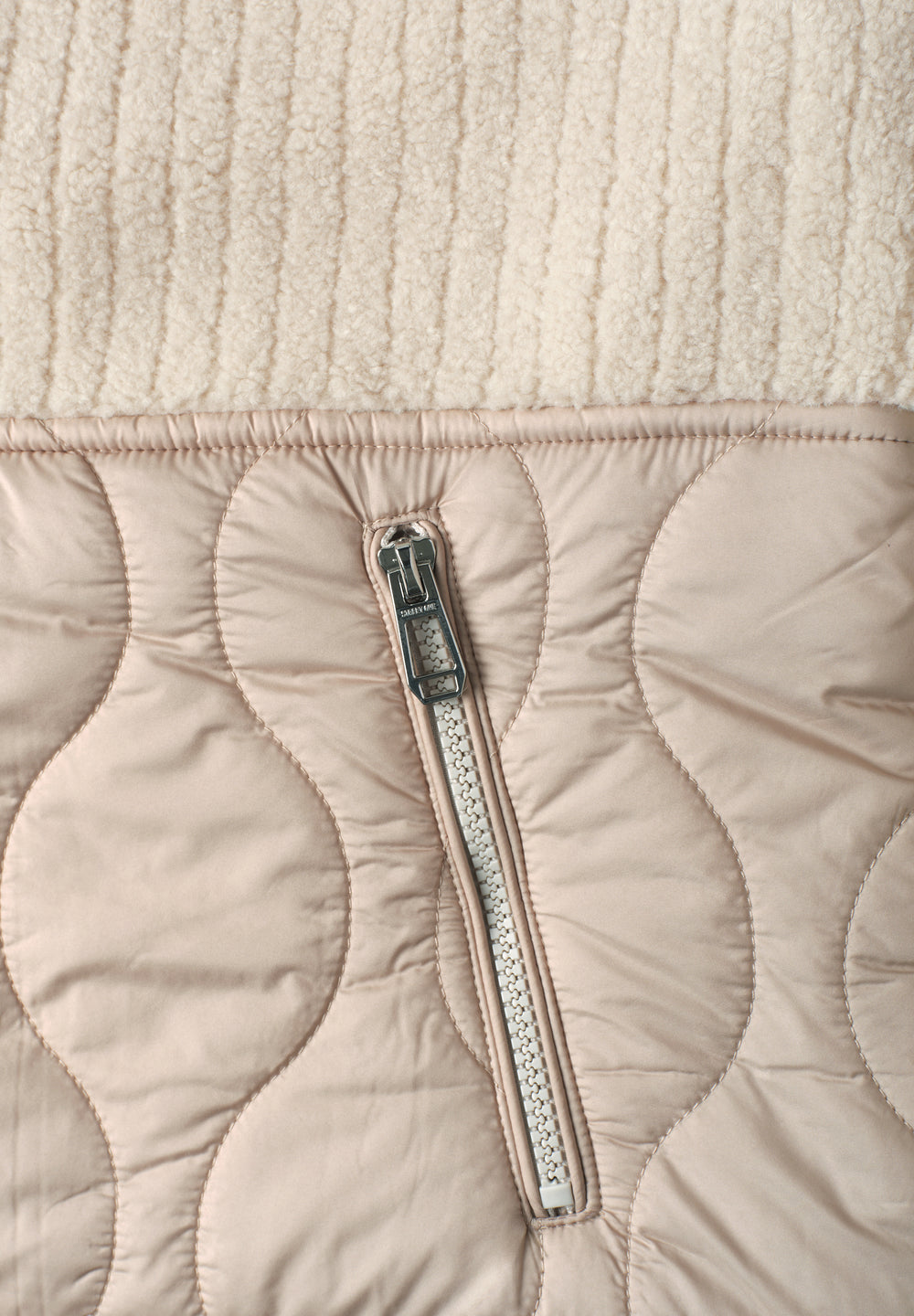 Softshelldetails in Stepp-Optik an der Street One Teddy-Jacke