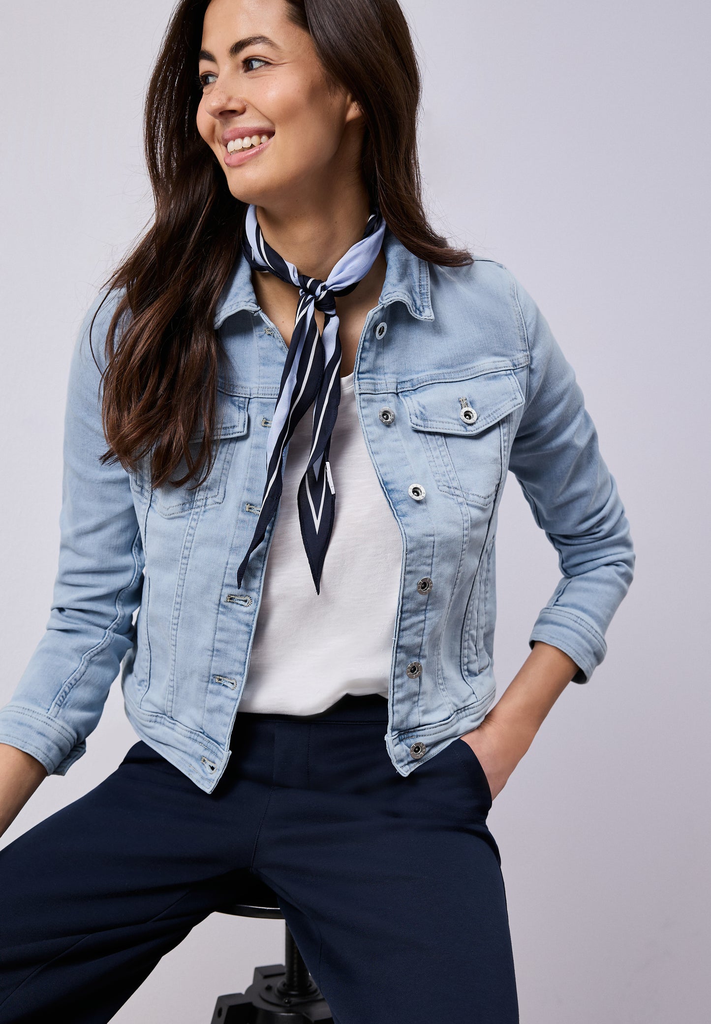 Street One - Jeansjacke mit Brusttaschen und Knöpfen - Farbe: Light blue washed