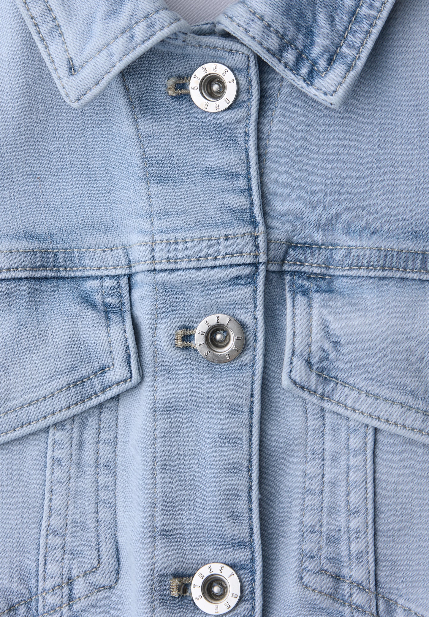 Street One - Jeansjacke mit Brusttaschen und Knöpfen - Farbe: Light blue washed