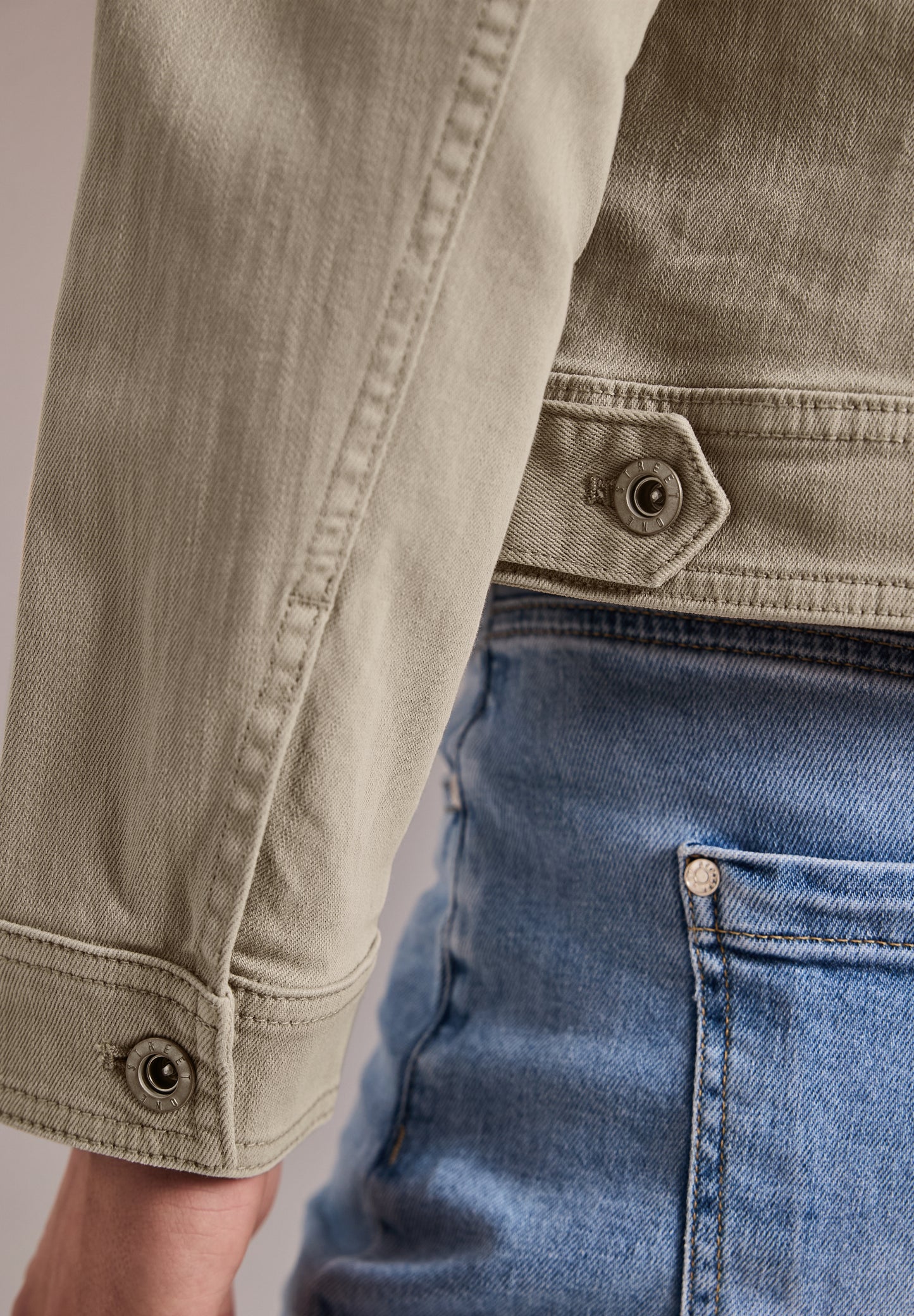 Street One - Jacke im Colored-Denim-Look mit Taschen - Farbe: Beige Washed