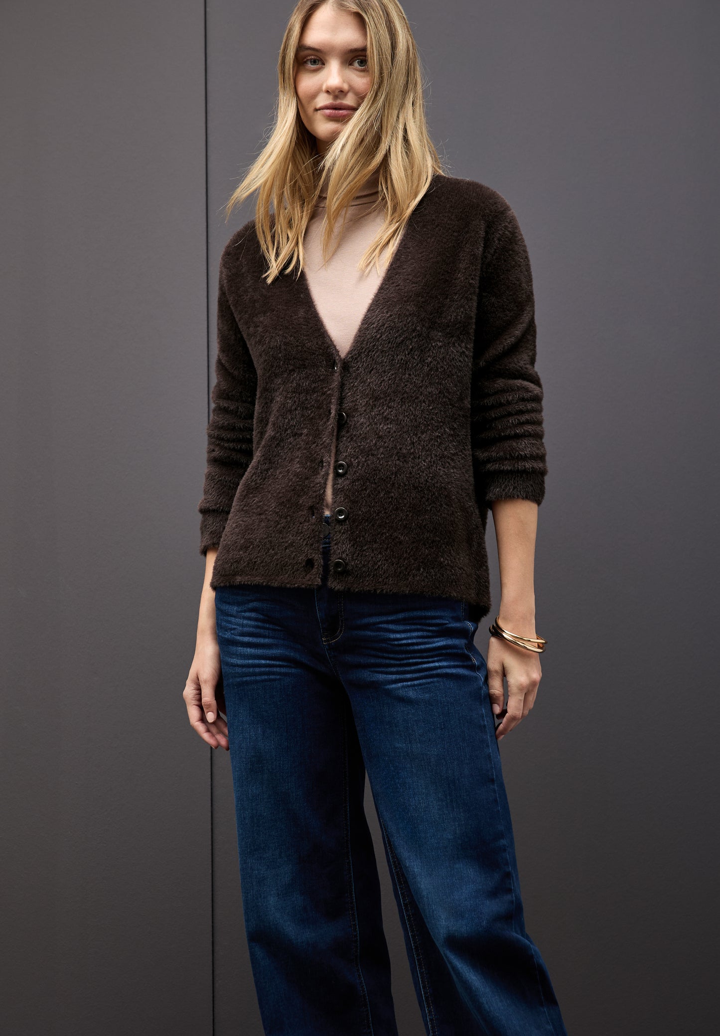 Street One Kuscheliger V-Neck Cardigan - Farbe: deep roast brown