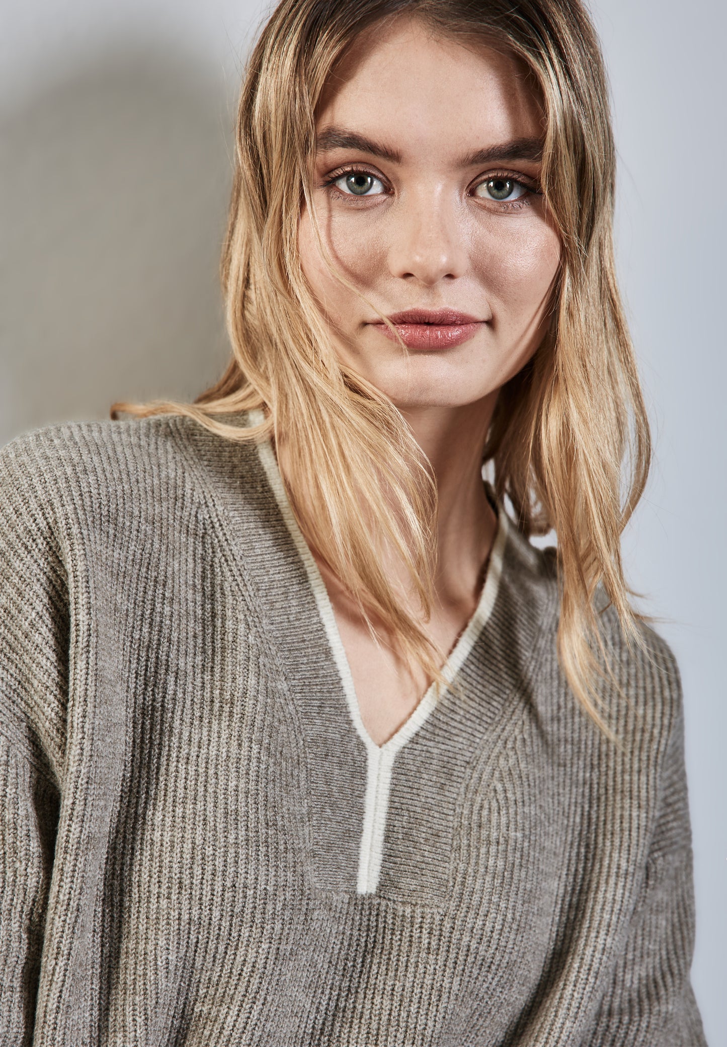 Street One Pullover mit V-Ausschnitt - Farbe: breezy beige mel.