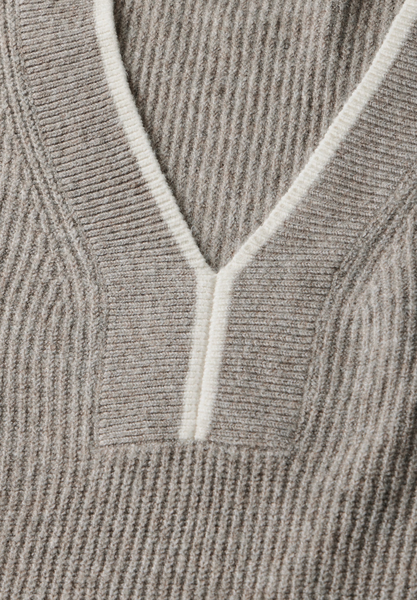 Street One Pullover mit V-Ausschnitt - Farbe: breezy beige mel.