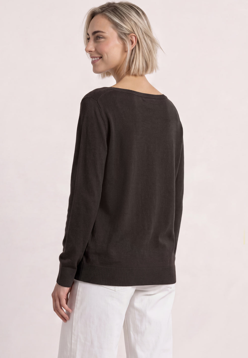 Brauner Street One Basic Pullover in Black Coffee