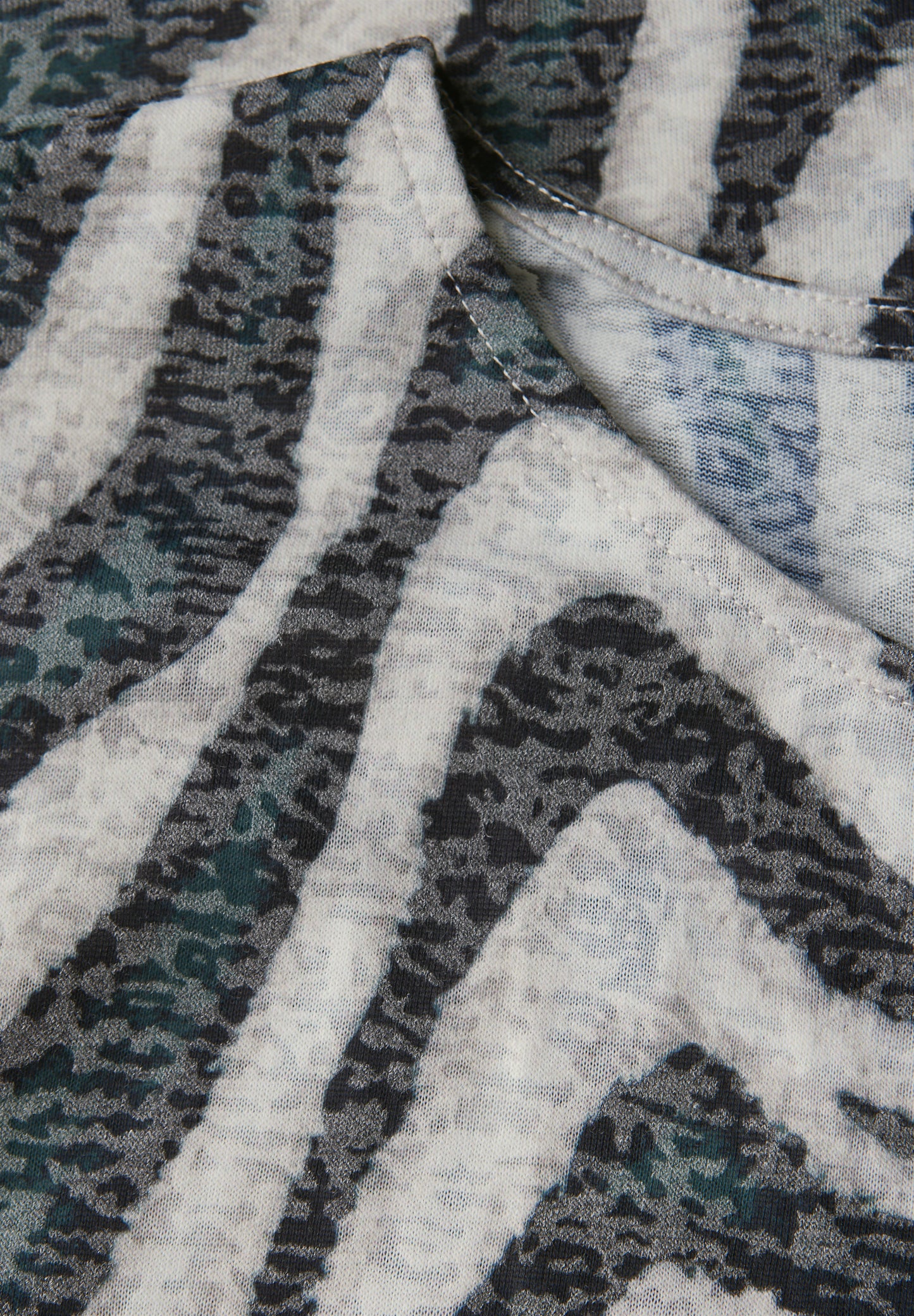 Street One Gemustertes Ausbrenner-Shirt - Farbe: pine grove green