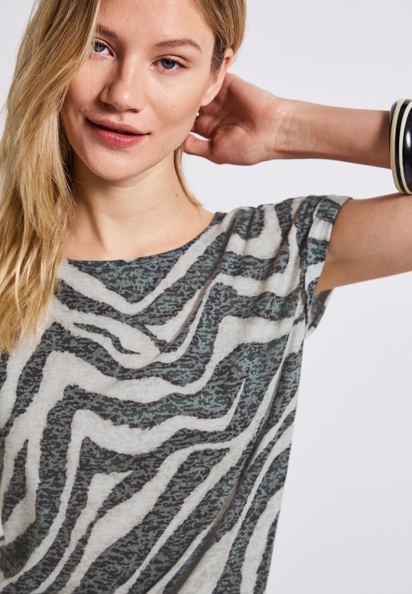 Street One Gemustertes Ausbrenner-Shirt - Farbe: pine grove green