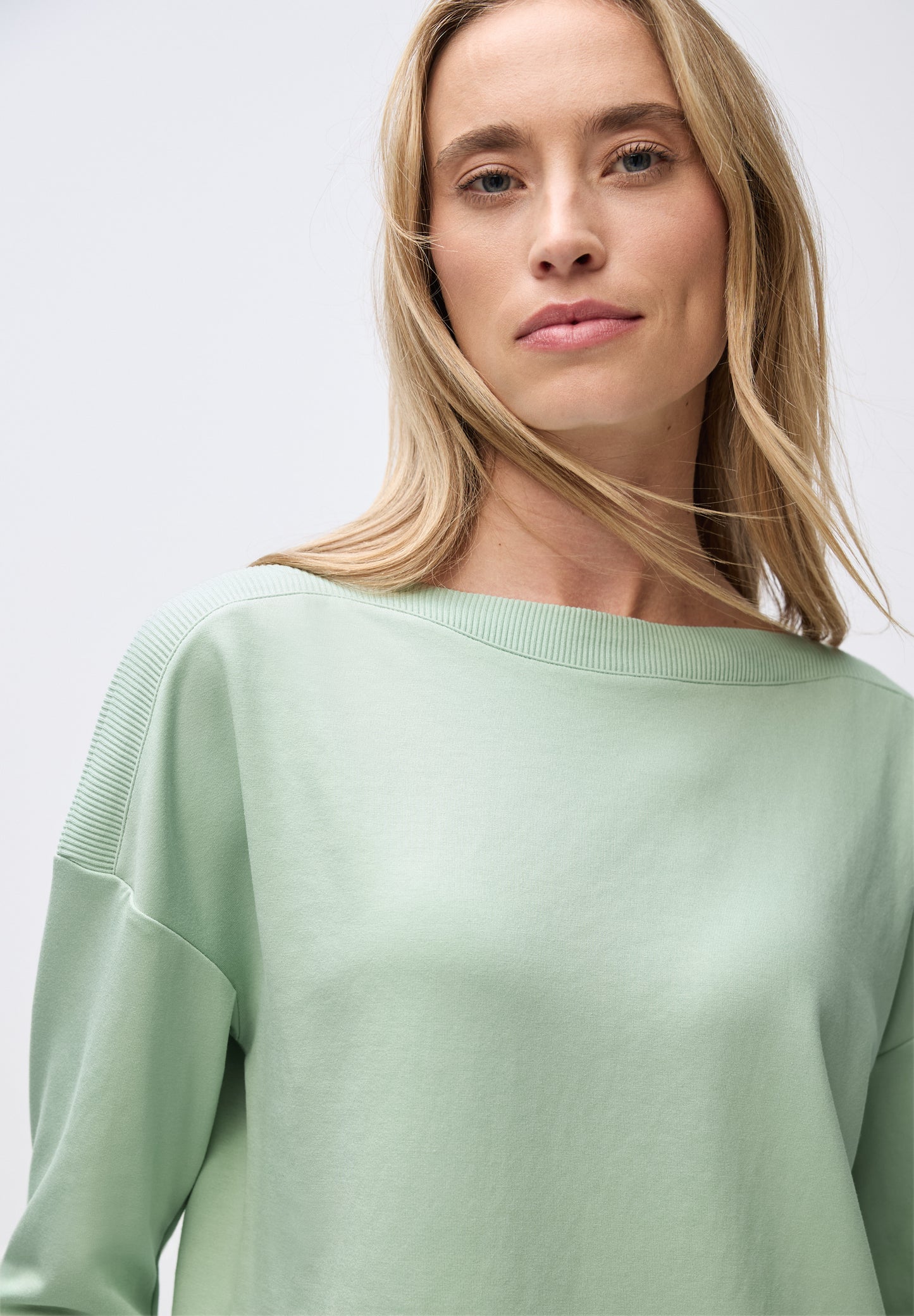 Street One Shirt mit U-Boot-Ausschnitt - Farbe: serene green