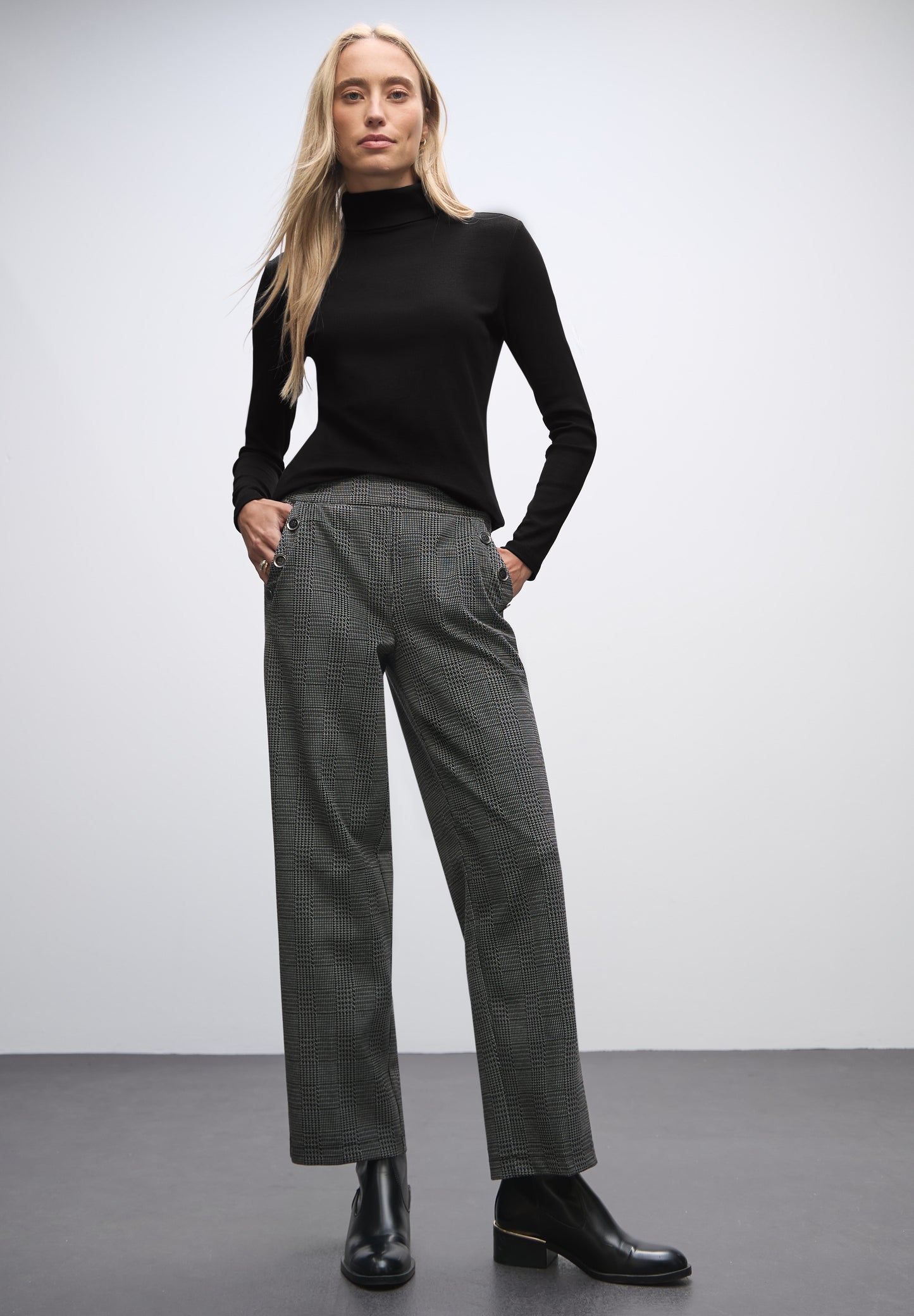 Street One Basic Rollkragenshirt - Farbe: Black