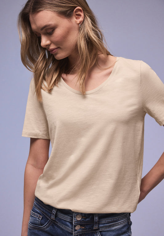 Street One - Basic T-Shirt mit gerundetem V-Neck - Farbe: cotton beige
