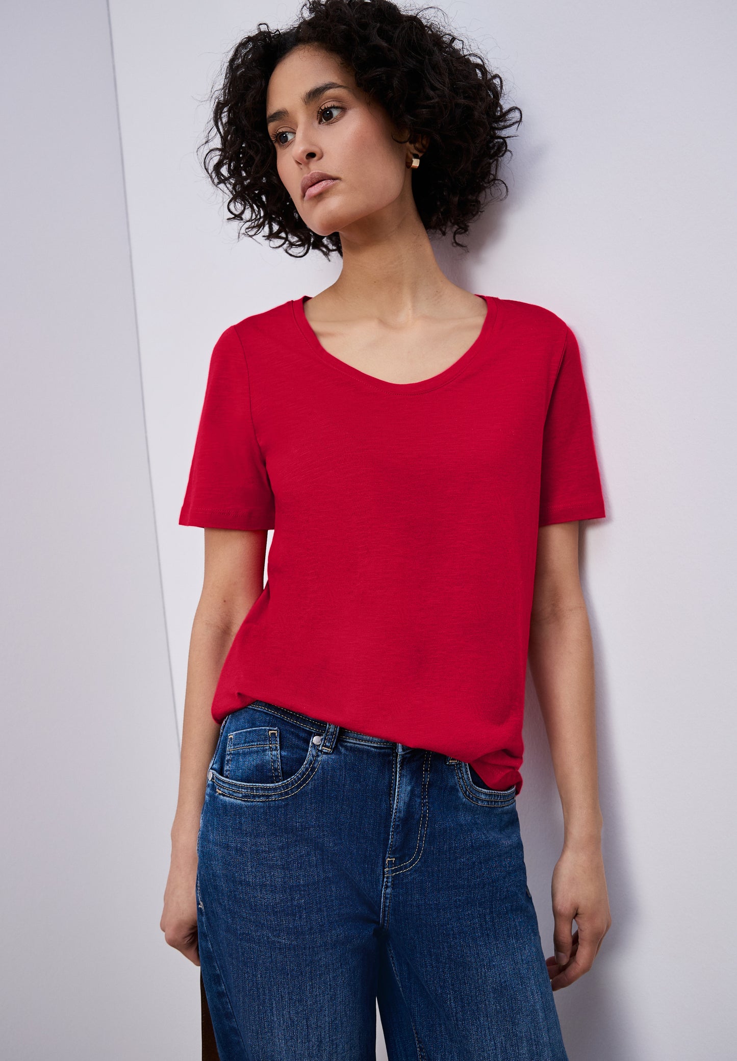 Street One - Basic T-Shirt mit gerundetem V-Neck - Farbe: salsa red