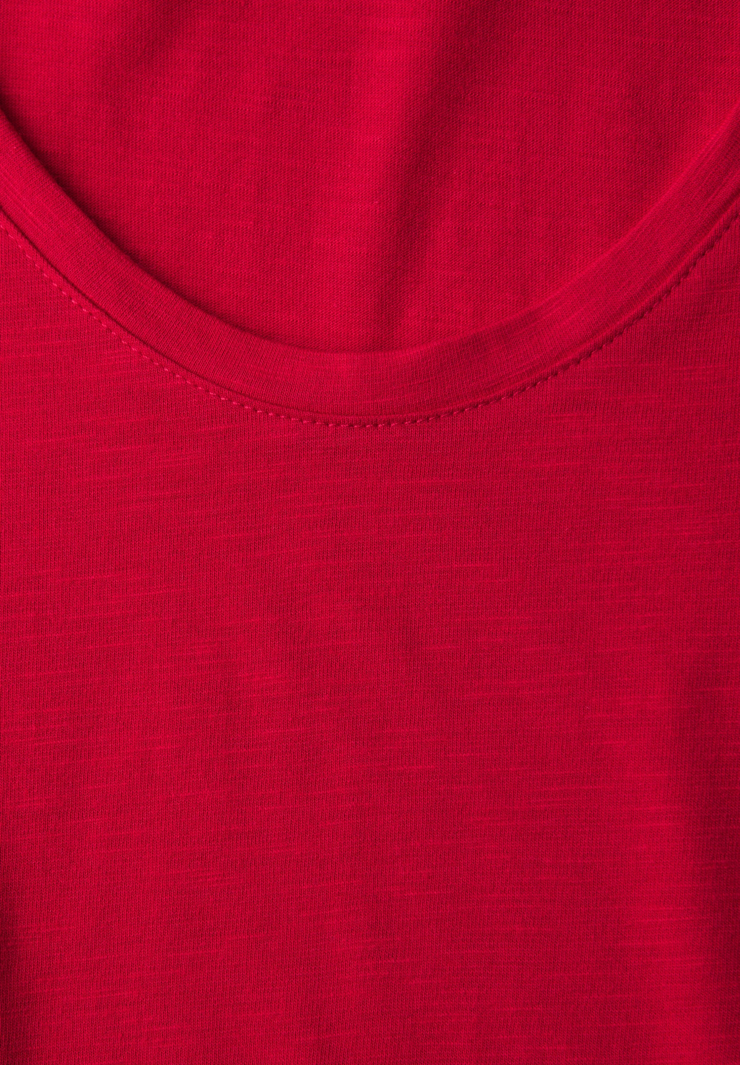 Street One - Basic T-Shirt mit gerundetem V-Neck - Farbe: salsa red