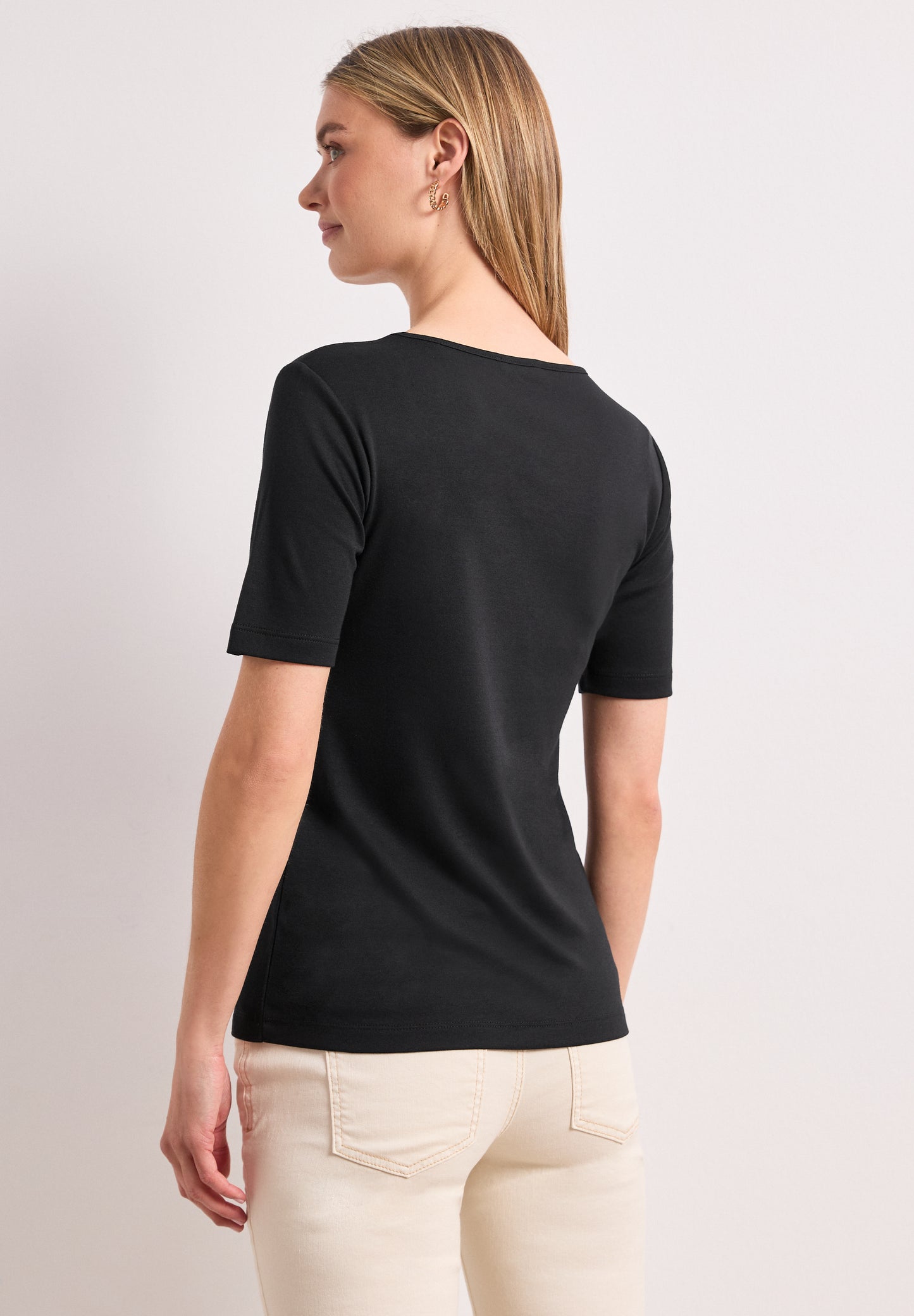 Street One - Basic T-Shirt mit Herzausschnitt - Farbe: Black