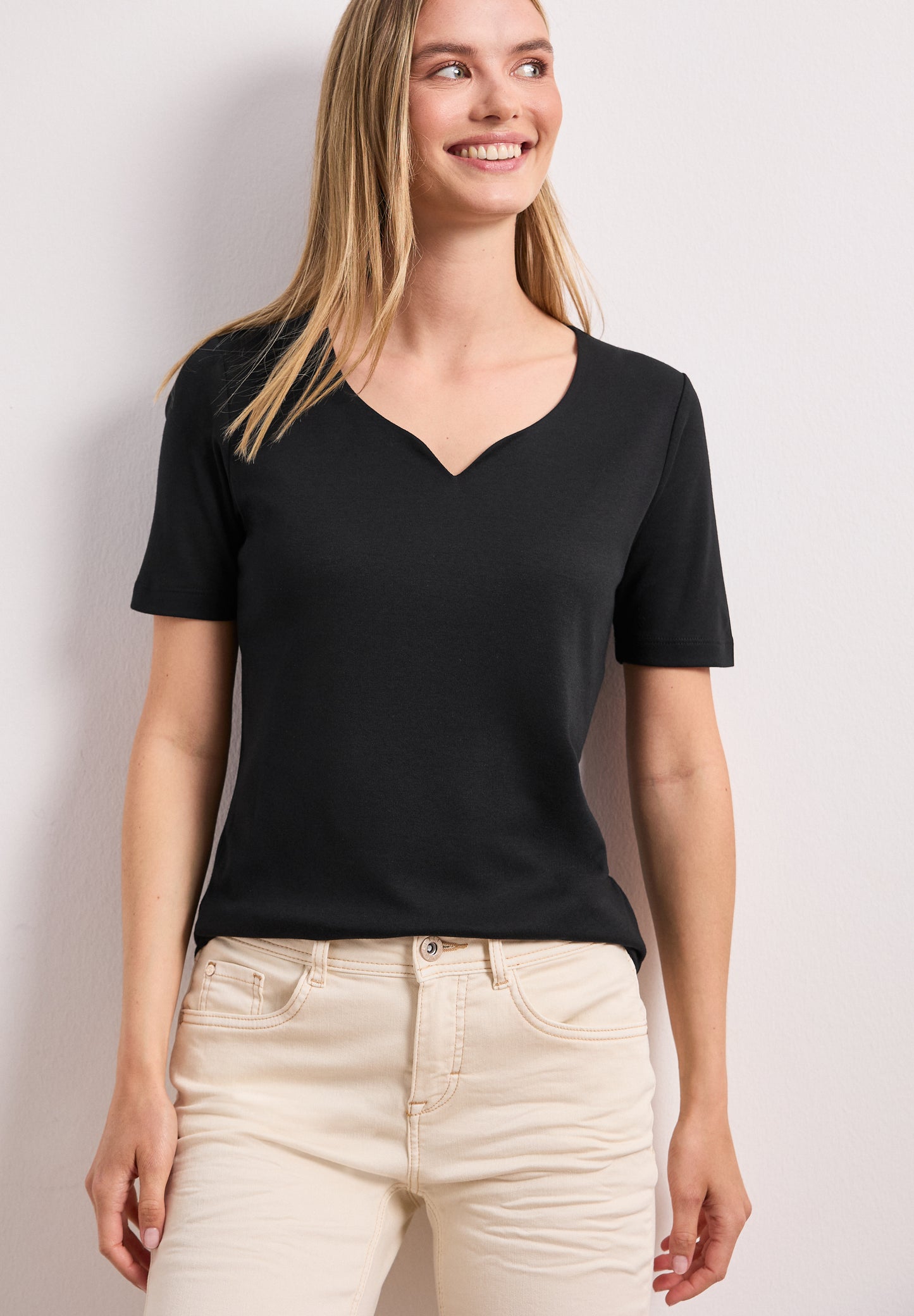 Street One - Basic T-Shirt mit Herzausschnitt - Farbe: Black