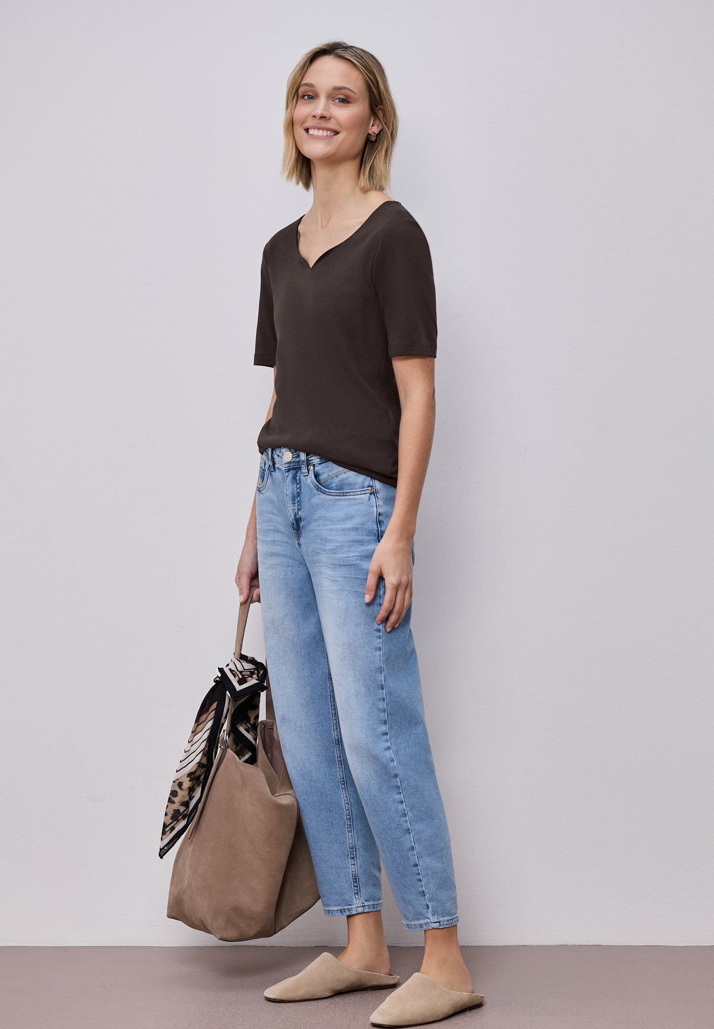 Street One - Basic T-Shirt mit Herzausschnitt - Farbe: espresso brown