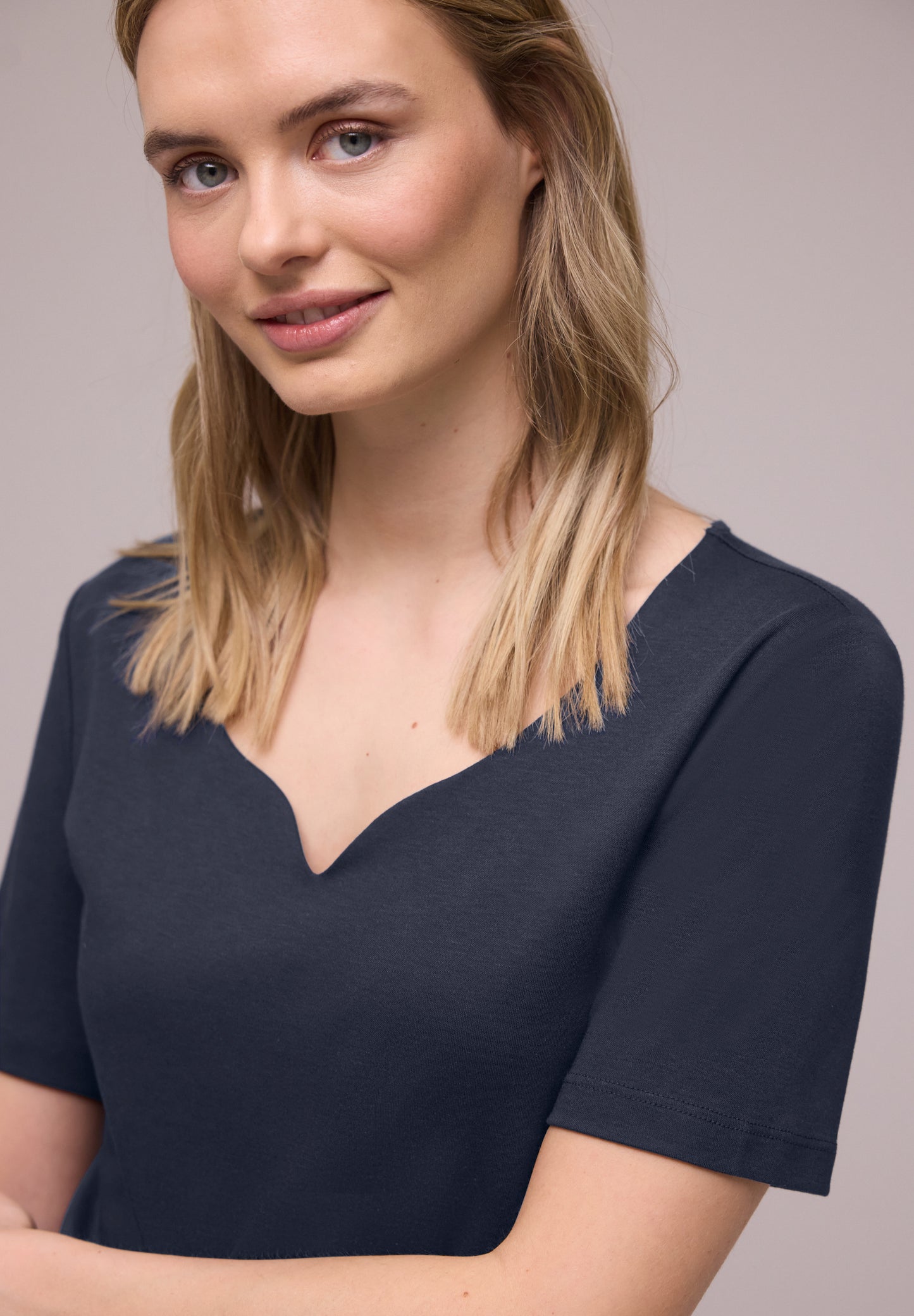 Street One - Basic T-Shirt mit Herzausschnitt - Farbe: shadowed navy