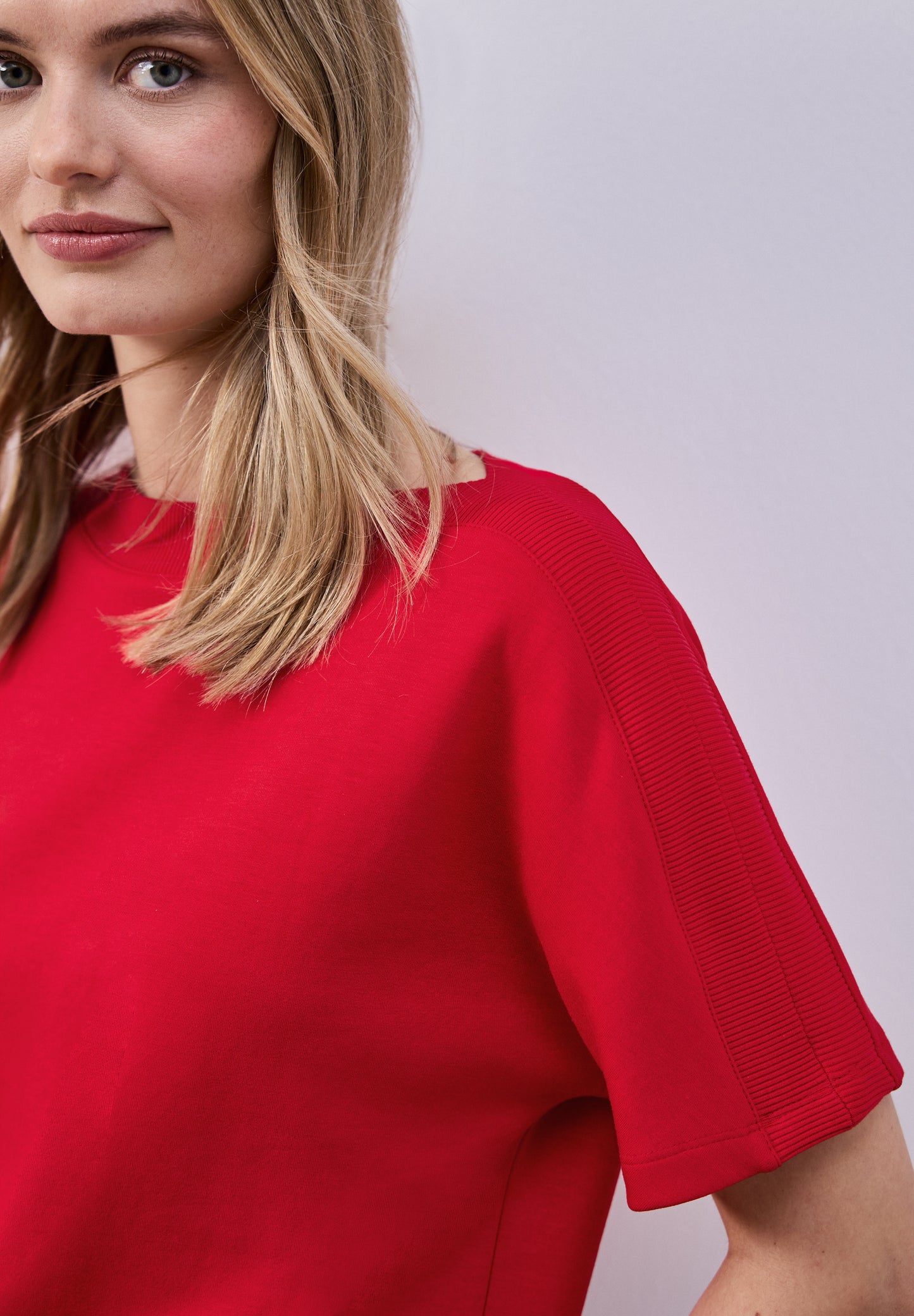 Street One - Dropped Shoulder Shirt mit Rippdetail - Farbe: salsa red