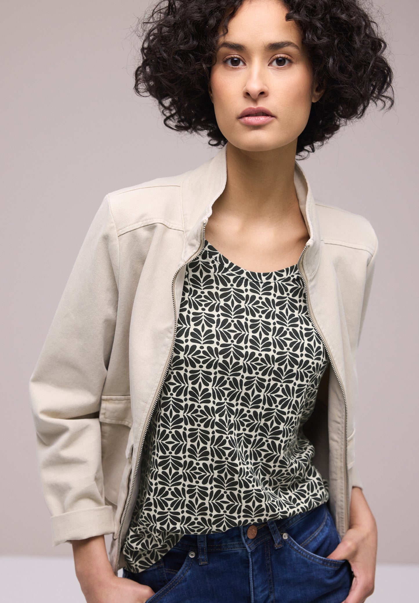 Street One - Kurzarm T-Shirt mit gerundetem V-Neck - Farbe: shadowed navy